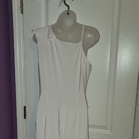 White Ruffle Jumpsuit Dress Sz: - Picture 8 of 8